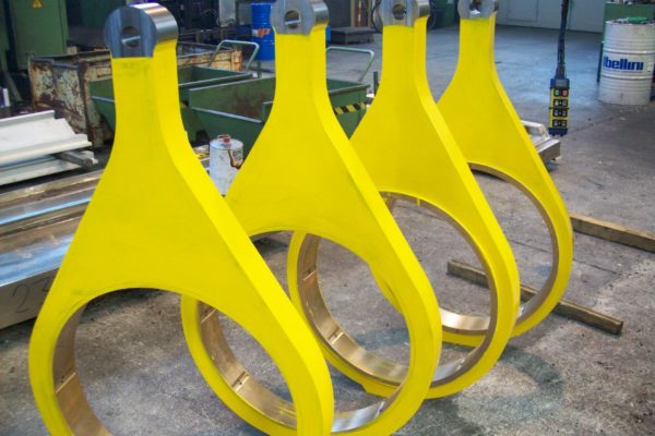 10 Connections made from oxi-cut steel plate with bushing